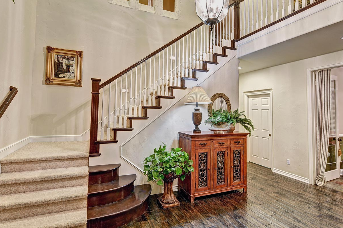 Real Estate Postcards That Win Listings: Just Listed, Just Sold, Coming Soon